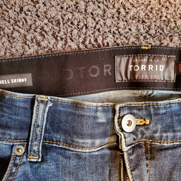 Medium Wash 20 Tall Torrid Bombshell Skinny Jeans - Picture 3 of 3